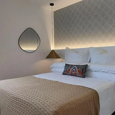 Elegant Marina Apartment *