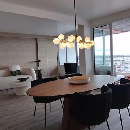 Elegant Marina Apartment