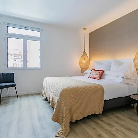 Elegant Marina Apartment *